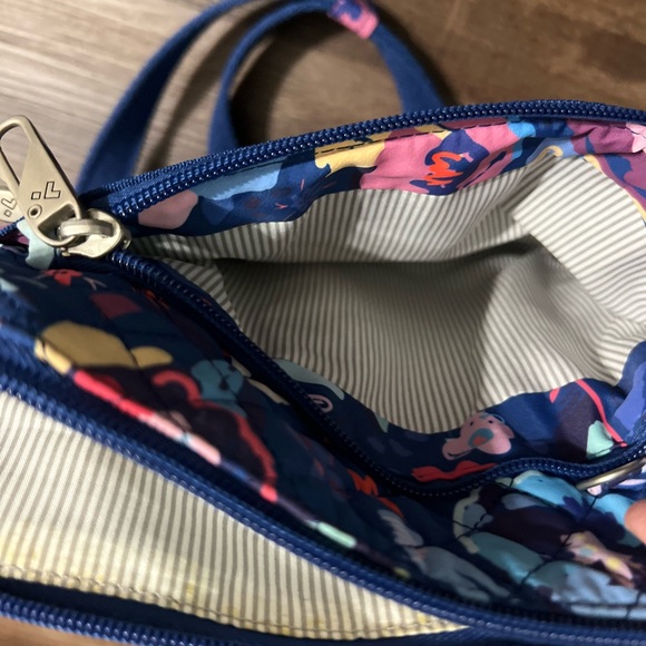 Floral Quilted Crossbody Bag - Picture 5 of 9